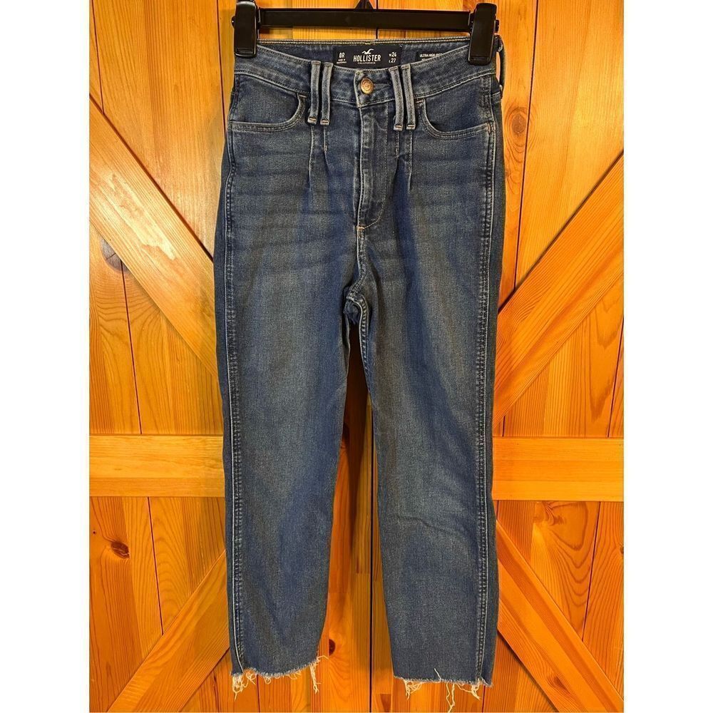 Hollister Ultra High-Rise Mom Crop Jeans Distressed Size 0/24 VTG Stretch (2434)